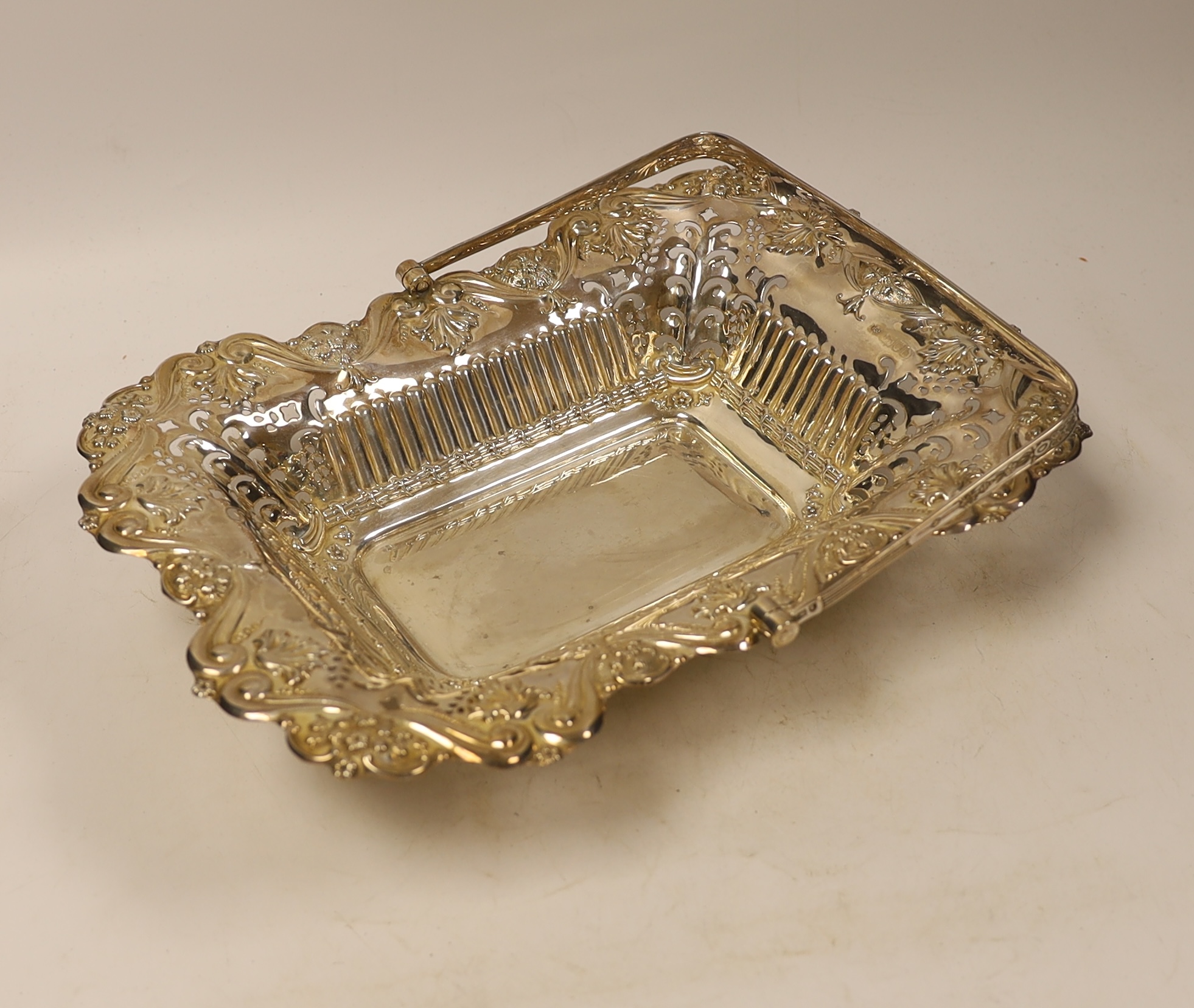An Edwardian repousse silver fruit basket, Robert Pringle & Sons, London, 1903, 29.4cm, 19.2oz.